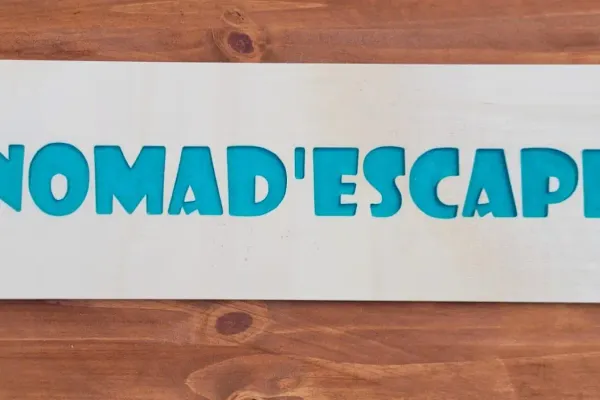 Lettrage découpé par fraisage CNC