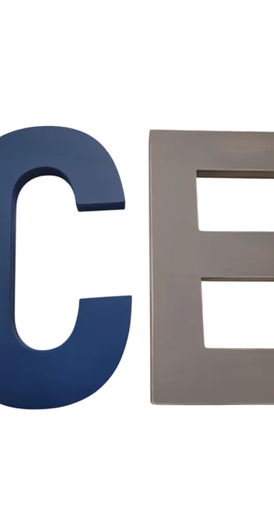 Lettres CE décaissées en relief