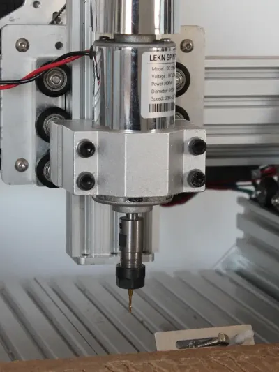 Machine CNC 3 axes pour usinage de pièces techniques